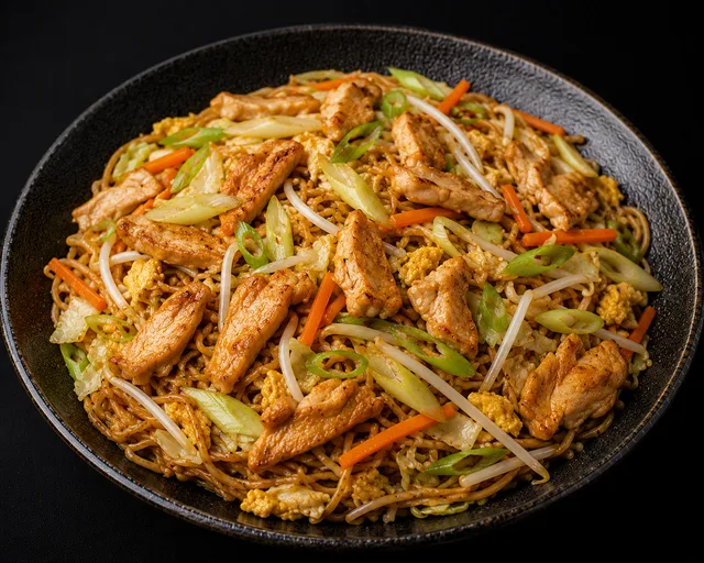 32 Bratnudeln mit Huhn