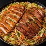 35 Bratnudeln mit knusprigem Ente und Knusprigem Huhn