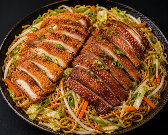 35 Bratnudeln mit knusprigem Ente und Knusprigem Huhn