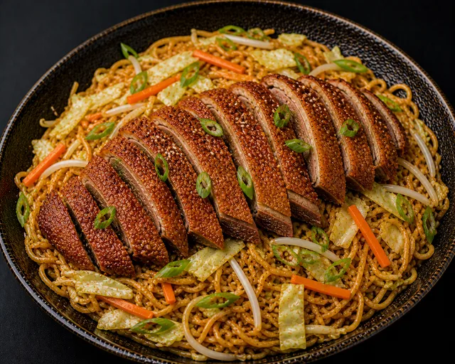 34 Bratnudeln mit Knusprige Ente