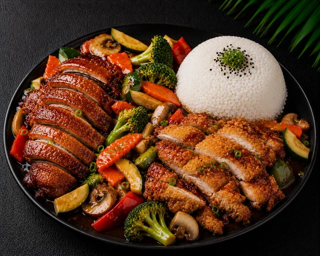 M13 Knusprige Ente & Gebackenes Huhn in dunkle sauce