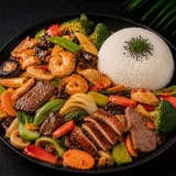 M17  Acht Kostbarkeiten mit Huhn, Ente, Rind, Garnelen in pikanter Sauce mit versch. Gemüse